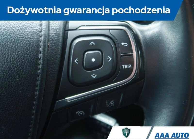 Toyota Avensis cena 63000 przebieg: 133825, rok produkcji 2015 z Piotrków Trybunalski małe 254